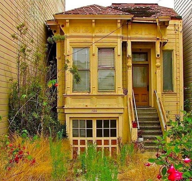 Abandoned Victorian House In San Francisco