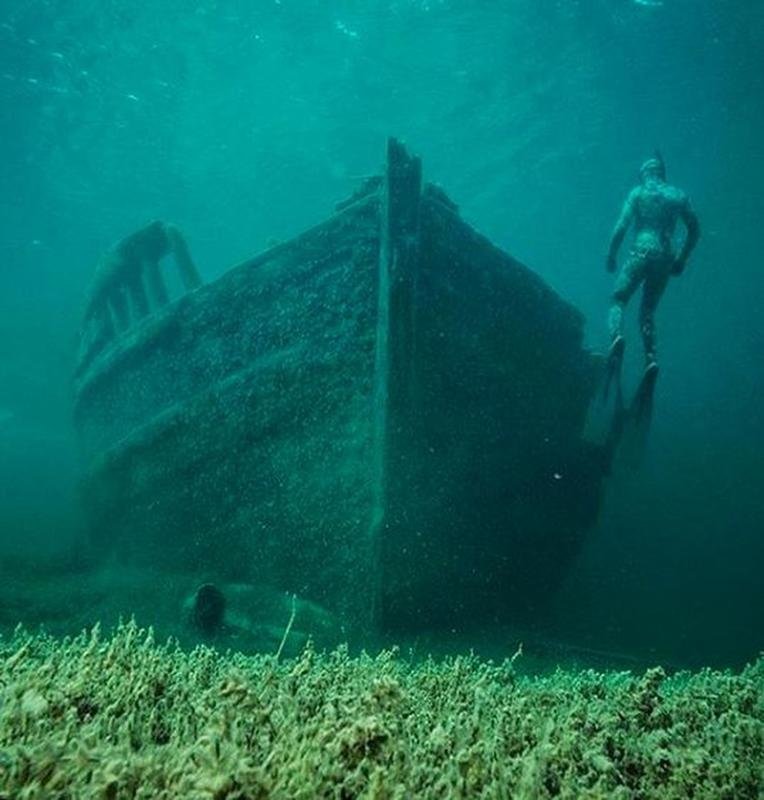 British Ship In The Great Lakes Of Ontario