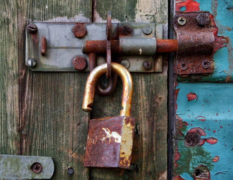 Open Rusted Locks