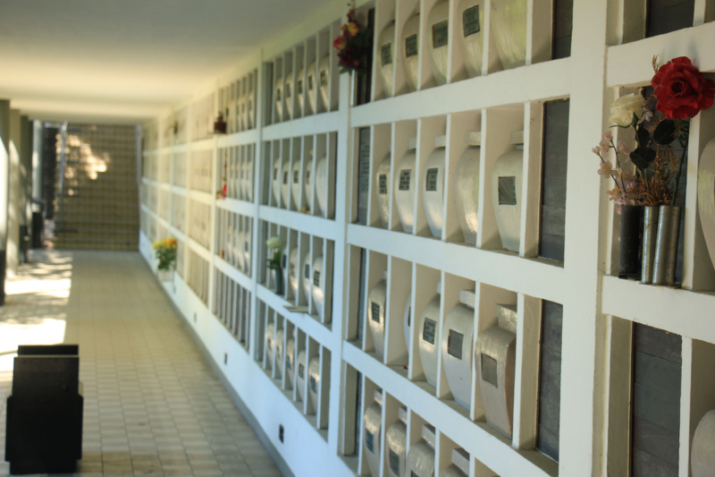 Urns,With,Ashes,In,A,Columbarium,Wall